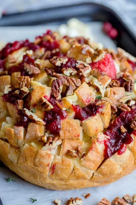 Cranberry Brie Pull Apart Bread, Brie Pull Apart Bread, Appetizer Boards, Cooking Beef Tenderloin, Brie Cranberry, Best Holiday Appetizers, Cranberry Christmas, Cranberry Brie, Canned Cranberry Sauce