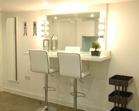 Hair & Makeup Station                                                                                                                                                                                 Más Salon Makeup Station, Makeup Studio Decor, Makeup Bar, Makeup Decor, Hair Stations, Home Hair Salons, Make Up Studio, Makeup Station, Beauty Room Decor