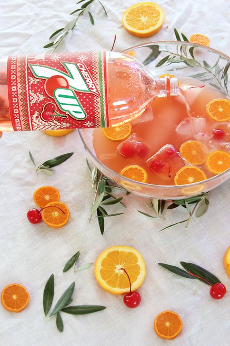 Holiday Cherry 7UP® Punch Recipe - A Bubbly Life Punch Bowl Recipes, 7up Punch, Holiday Punch Bowl, Thanksgiving Punch, Vodka Punch, Holiday Punch Recipe, Bowl Cocktails, Flavored Waters, Alcoholic Punch Recipes