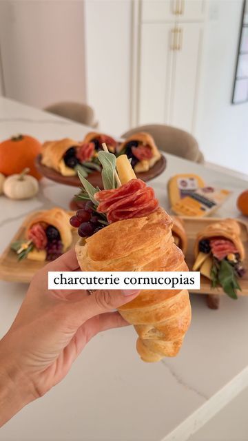 Individual Fall Charcuterie Cups, Hosting Friendsgiving Food, Friendsgiving Hors D’oeuvres, Crescent Roll Cornucopia, Thanksgiving Charcuterie Cups, Thanksgiving Food Ideas Appetizers, Friendsgiving Potluck Ideas, Hand Held Appetizers, Friendsgiving Dinner Party Food