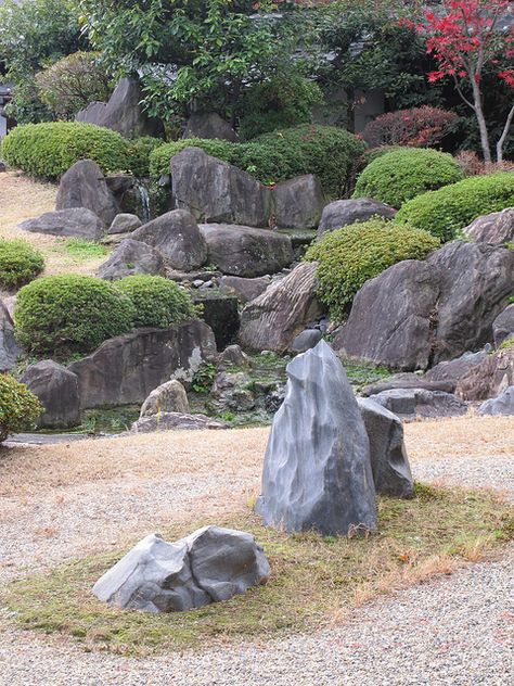 Rock Garden Japanese, Japanese Rock Garden Ideas, Japan Gardens, Japanese Rock Garden, Zen Rock Garden, Zen Garden Design, Garden Waterfall, Modern Backyard Landscaping, Japan Garden