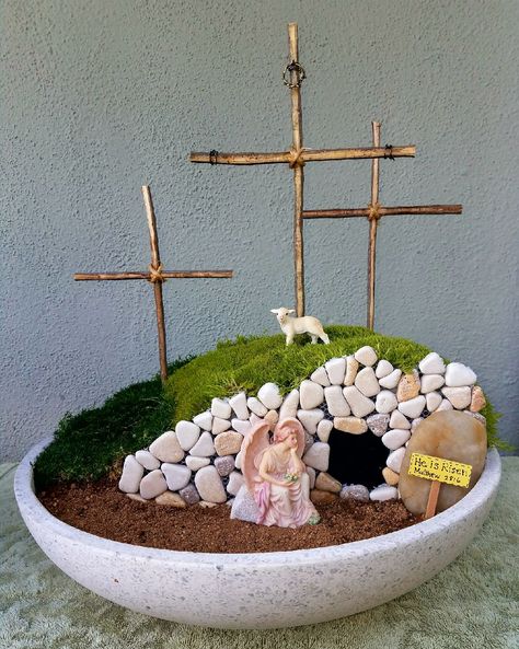 Resurrection Garden, Christ Centered Easter, Diy Osterschmuck, Church Easter Decorations, Easter Garden, Easter Craft Decorations, Matthew 28, Easter Projects, Easter Decorations Vintage