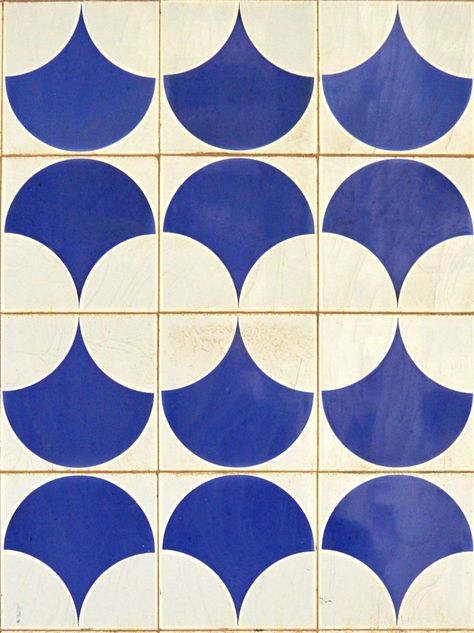 Tile Pattern Design, Blue And White Tile, Soyut Sanat Tabloları, Ouzo, Tile Inspiration, Beautiful Tile, Tile Patterns, Tile Design, Quilt Inspiration