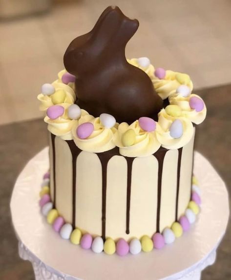 Easter Food Decoration Ideas, Easter Cake Designs Ideas, Easter Brunch Set Up, Easter Bakery Ideas, Easter Cakes And Cupcakes, Easter Cakes Ideas, Easter Cake Pop, Easter Baking Ideas, Easter Cake Ideas