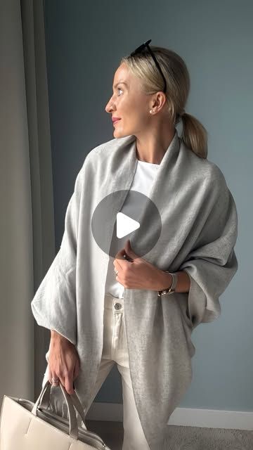 How To Wear A Cashmere Wrap, How To Wrap A Pashmina Shawl, Scarf Cardigan Diy, Denim Scarf Diy Old Jeans, How To Tie A Big Scarf, Scarf Into Cardigan, Scarf As A Cardigan, Shawl Outfit Ideas, Scarf Tying Ideas