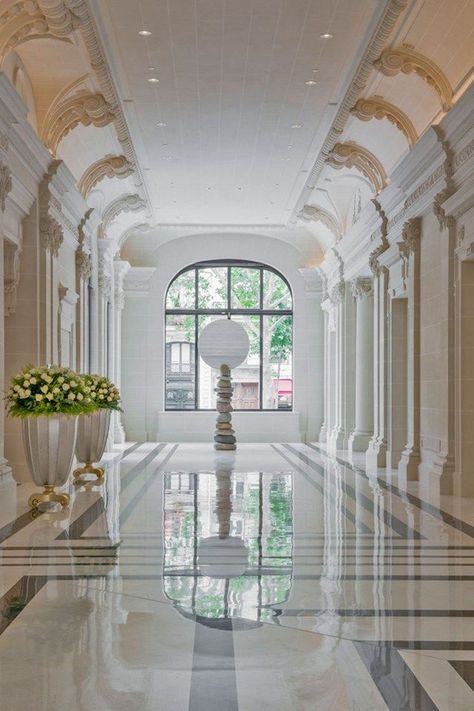 Peninsula Paris, Peninsula Hotel, Marble Floors, Paris Luxury, Hotel Interior Design, Hotel Interiors, Hotel Interior, Paris Hotels, Classic Interior