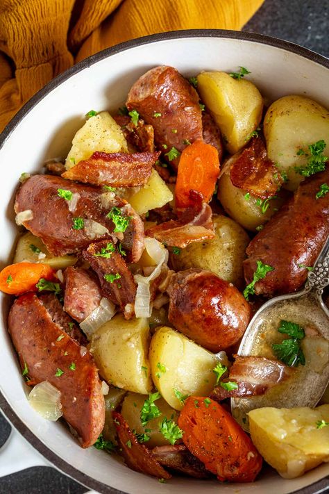 Sausage And Potato Stew, Dublin Coddle Recipe, Coddle Recipe, Dublin Coddle, Stew With Potatoes, Sausage Stew, Potato Stew, Irish Cuisine, Sausage Dishes