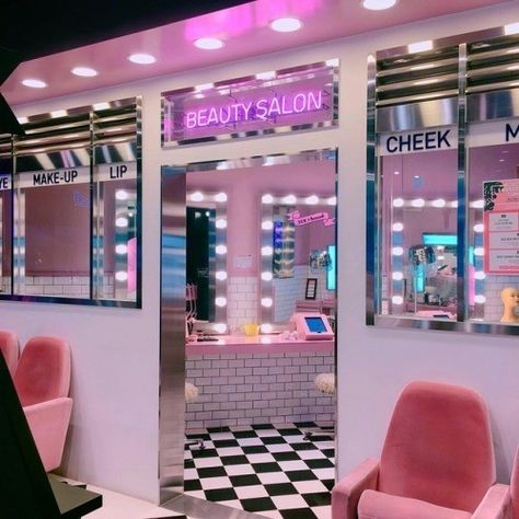 Pop pink tokyo beauty shop Esthetic Salon Design, Bedroom 80s, Salon Aesthetic, Nail Salon Interior, Hair Salon Interior, Beauty Salon Decor, Salon Interior Design, Vintage Bedroom, Aesthetic Rooms