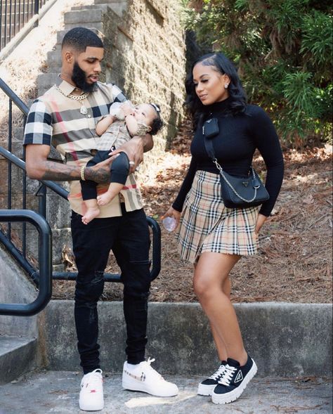 Burberry Matching Outfits, Burberry Photoshoot Family, Burberry Family Photo Outfits, Black Family Thanksgiving Outfits, Black Family Outfits, Burberry Family Photo Ideas, Black Mom And Son Photo Ideas Toddlers, Black Family Matching Outfits, Mom And Baby Outfits