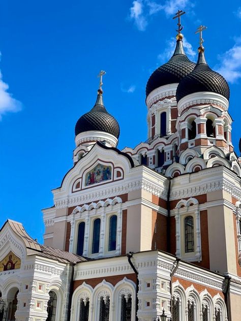 Road Trip Estonia: 7 Charming Days In And Around Tallinn - Road Trip EuroGuide Travel Wishes, Russian Architecture, Baltic States, Family Road Trips, Medical Insurance, Off The Beaten Path, Tap Room, Hot Spots, Tallinn