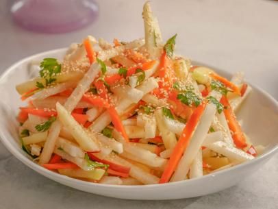 Sweet and Crunchy Jicama Salad Recipe | Giada De Laurentiis | Food Network Jicama Salad Recipes, Giadzy Recipes, Picked Carrots, Jicama Recipes, Jicama Recipe, Recipes Filipino, Jicama Salad, Giada De Laurentiis Recipes, Giada Recipes