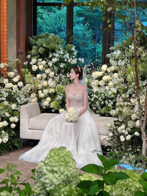 Ne Hwa, Wedding Korean, Dream Marriage, Wedding Stage Design, Korean Wedding, Wedding Goals, Wedding Stage, Asian Wedding, Wedding Package