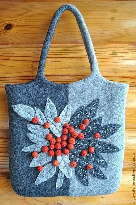 Keçeden Çanta Modelleri 43 - Mimuu.com Bohemian Style Bag, Felted Handbags, Bag Pattern Free, Patchwork Bags, Craft Bags, Jeans Bag, Felt Bag, Denim Bag, Fabric Bags