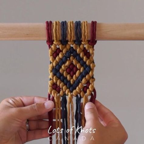 Double Half Hitch Knot, Hitch Knot, Simpul Makrame, Pola Macrame, Half Hitch Knot, Macrame Tutorials, Knot Pattern, Macrame Knots Tutorial, Makramee Diy