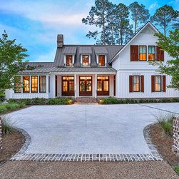 Low Country Homes, Modern Driveway, Gravel Landscaping, Farmhouse Exterior Design, Large Driveway, Driveway Entrance, Bungalow Renovation, Driveway Design, Gravel Driveway