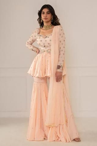 Diwali Outfit Ideas For Women 2024, Peplum Gharara, Plazo Kurti, Sharara Dress, Pink Sharara, Diwali Ideas, Outfit Traditional, Desi Fits, Sharara Designs