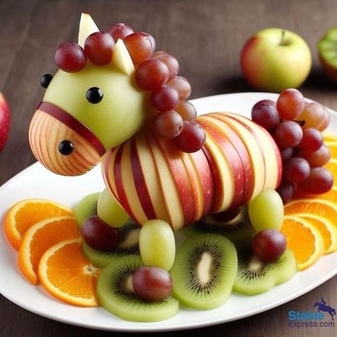 Usa Cake, Recipes Tutorials, Best Ugly Christmas Sweater, Fruit Appetizers, Fruit Animals, Appetizer Bites, Fruit Tray, Photo Cake, Winter Food