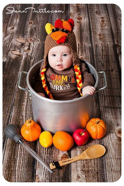 Baby dressed as turkey. Cute baby photoshoot ideas for calendars and thanksgiving invitations! Thanksgiving Baby Pictures, Fall Baby Photos, Fall Baby Pictures, Baby Milestones Pictures, Thanksgiving Photos, California Baby, Monthly Baby Pictures, Thanksgiving Pictures, Monthly Baby Photos