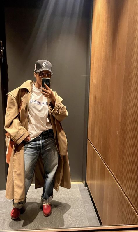 Long Coat Outfit Black Women, Fall Trench Coat Outfits, Winter Street Style 2023, Edgy Casual Style, Amanda Murray, Outfit Trench, Coat Jeans, Outfit Sneakers, Casual Fall Outfit