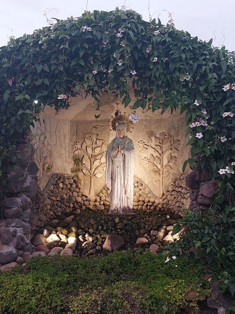 Grotto Grotto Design Ideas Backyard, Mary Grotto, Garden Grotto, Grotto Ideas, Grotto Design, Ritual Space, Green Houses, Farm Stuff, Bee Garden