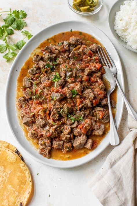 Bisteces a la Mexicana is a flavorful Mexican-style beef stew that cooks on low heat with tomatoes, jalapenos, onion, and Mexican herbs and spices. #beef #mexicanbeef #stew #beefstew #recipe #beefrecipes #healthyrecipes #weightwatcherrecipes #lowcalorierecipes #healthyrecipe #dinner Bistec Recipe, Mexican Beef Stew, Mexican Stew, Mexican Beef, Stew Meat, Beef Stew Recipe, Skinny Taste Recipes, Herbs And Spices, Beef Stew