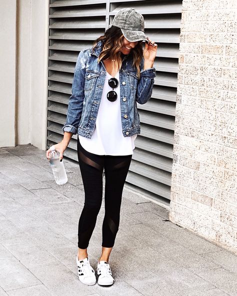 40 Ways to Style Leggings! - The Sister Studio Adidas Leggings Outfit, Looks Adidas, Birkenstock Outfit, Cute Outfits With Leggings, Look Legging, Sneaker Outfits, Tennis Shoes Outfit, Legging Outfits, Mode Casual