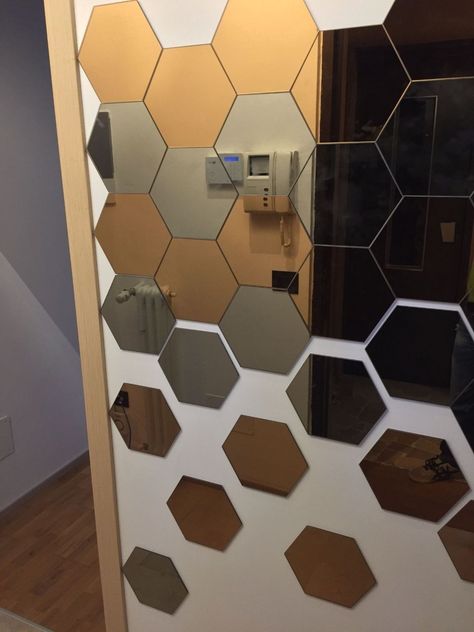 Wall Table Diy, Hexagon Mirror Wall Decor, Mirrors Decor, Mirror Decor Ideas, Mirror Decor Living Room, Mirror Interior Design, Ikea Mirror, Wall Decoration Ideas, Lighted Wall Mirror