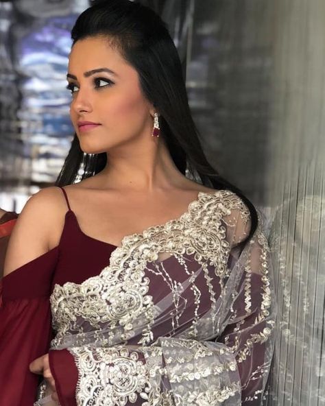 Gorgeous @anitahassanandani 😘😘😘😍😍❤️❤️❤️ #Naagin #Naagrani #naagintv #nagin #Naagin3 #vishkhanna #vishakha #vish #starplus #colorstv #anita #anitahreddy #anitahassanandani #shagun #shagunarora #yhm Anita Hassanandani Saree, Shagun Blouse Designs, Anita Hassanandani, Saree Jacket Designs, Sari Blouse Designs, Indian Saree Blouses Designs, Blouse Designs Indian, Saree Blouse Designs Latest, Designer Saree Blouse Patterns