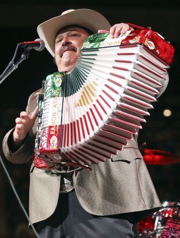 Ramon Ayala is the shit...best accordion player to our Mexican music! Ramon Ayala, Mexican Music, Houston Rodeo, Spanish Music, Tejano Music, Mexican Heritage, Mexican Artists, We Are The World, Mexican Culture