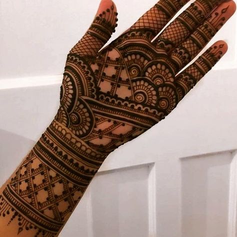 65 Latest Arabic Mehndi Designs 2022, Easy & Beautiful - Wedbook Full Hand Mehndi Designs Easy, Simple Full Hand Mehndi Designs, Hand Mehndi Designs Easy, Simple Full Hand Mehndi, Mehndi Designs 2022, Beautiful Simple Mehndi Design, Latest Arabic Mehndi Designs, Easy Mehndi Design, Tato Henna