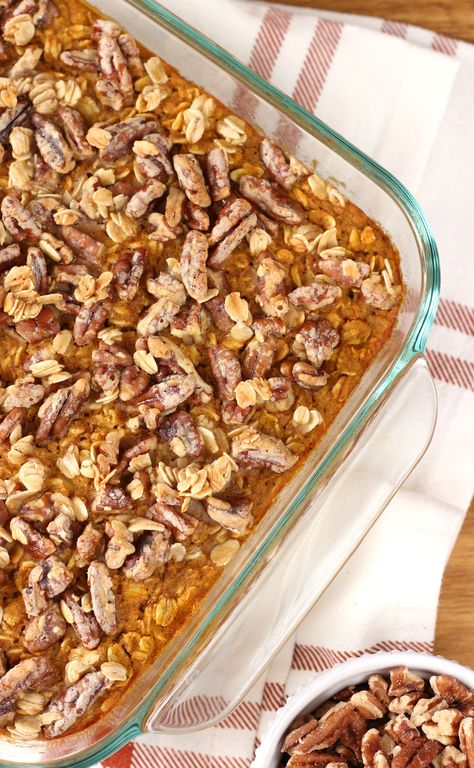 Easy Maple Pecan Pumpkin Baked Oatmeal Recipe from A Kitchen Addiction Breakfast Healthy Ideas, Pecan Pumpkin Pie, Pecan Streusel Topping, Pumpkin Baked Oatmeal, Pecan Oatmeal, Pie Pecan, Maple Oatmeal, Pecan Pumpkin, Pumpkin Pecan Pie