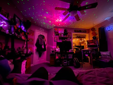 Asthmatic Room Ideas, Jinx Bedroom Aesthetic, Dark Neon Room, Dark Led Room Aesthetic, Neon Goth Bedroom, Neon Grunge Room, Purple Room Led, Indie Room Ideas, Baddie Room