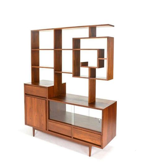 Lovely solid teak, custom-made room divider / display shelf (with removable upper shelf portion) designed by architect Richard Leitch in 1954 for his own home in, Altadena, California. 1950s Room, Retro Furniture 1950s, Room Divider Diy, Divider Bookcase, Mid Century Room Divider, Mid Century Shelf, Chinese Room Divider, Bookcase With Storage, Sliding Room Divider