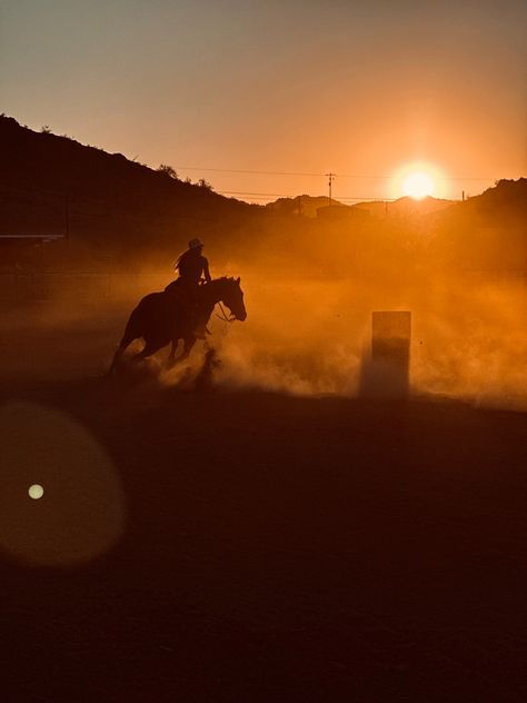 Barrel Racer Aesthetic, Western Horse Riding Aesthetic, Rodeo Wallpapers, Country Widgets, Barrel Racing Aesthetic, Punchy Aesthetic, Barrel Racing Photos, Rodeo Aesthetic, Western Horse Riding