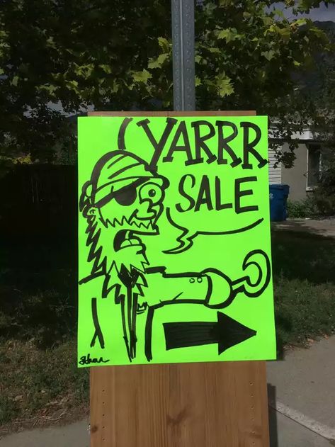 Funny Yard Sale Signs, Funny Garage Sale Signs, Yardsale Tips, Garage Sale Signs Funny, Garage Sale Ideas Display, Yard Sale Signs Funny, Yard Sale Ideas, Easter Fundraiser, Garage Sale Clothes