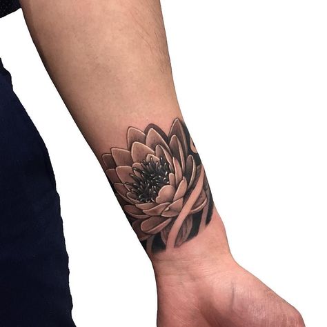 Inner Wrist Tattoos, Tattoo Son, Wrist Tattoo Cover Up, Side Wrist Tattoos, Tattoo Lotus, Hindu Tattoo, Flower Wrist Tattoos, Wrist Tattoos For Guys, Tattoo Cover Up Ideas