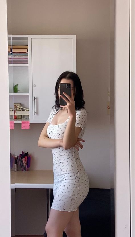 Body, bodybuilding, hourglass body, aesthetic, mirror selfie, fairy, cottagecore, flower dress Bodybuilding Aesthetic, Fake Photo Short Hair, Cute Photo Poses, Cottage Core Dress, Fairy Cottagecore, Draping Fashion, Bollywood Outfits, Full Body Massage, Spa Massage