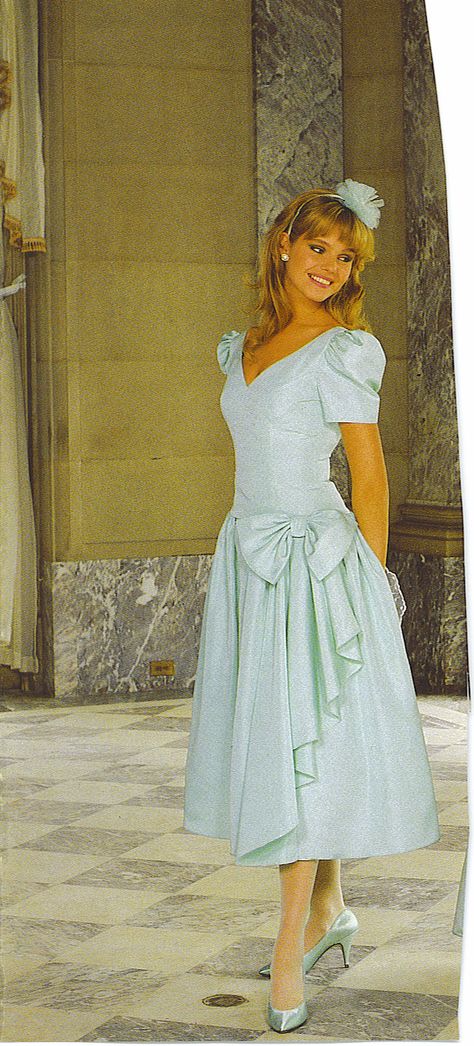 pretty 90s Fashion For Women, Vintage Prom Dresses, The 80s Fashion, 1980s Fashion Trends, Vintage Outfits 90s, 80s Prom Dress, 90s Fashion Women, 80s And 90s Fashion, Vintage Prom