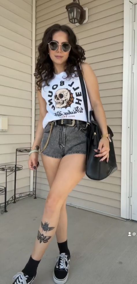 Edgy Shorts Outfit, Cute Summer Fair Outfits, Hot Summer Concert Outfit, Summer Outfit Hot Weather, Summer Grunge Outfits 90s Style, Summer Punk Outfits, Summer Alt Outfits, Emo Summer Outfits, Edgy Outfits Summer