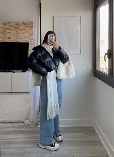 Pencil Case Aesthetic, Glam Desk, Vogue Pink, Pink Pencil Case, Library Nook, Winter Inspo Outfits, Rainy Outfit, Cute Sticky Notes, Aesthetic Table