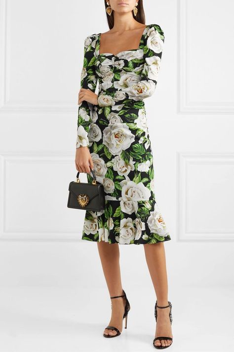 Dolce & Gabbana Ruched Floral-Print Silk-Blend Crepe De Chine Midi Dress Floral Dress Outfit, Printed Dresses Fashion, Sister Outfits, Dolce Gabbana Dress, Outfits Spring, Dress Outfit, Royal Fashion, Dolce & Gabbana, Fashion Outfit