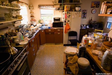 2008 Recession Aesthetic, Messy Kitchen Aesthetic, Business Editorial, Cluttered Kitchen, Communal Kitchen, Kitchen 2020, Slow Jams, Dirty Kitchen, Messy House