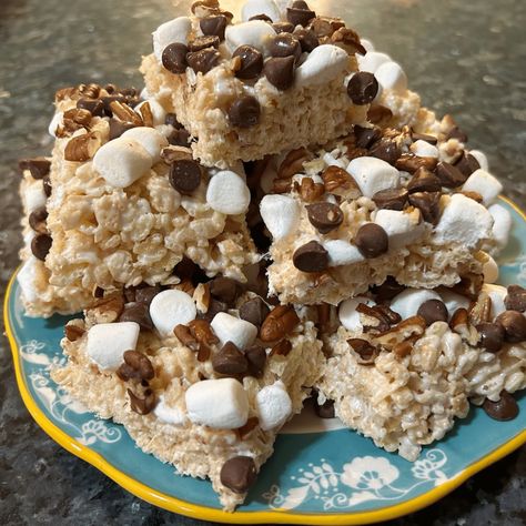 Gourmet Rocky Road Rice Krispy Treats from Out of the Box Baking.com Rice Krispie Bars, Rice Krispie Cereal, Krispie Treats Recipe, Gourmet Breakfast, Cereal Treats, Krispy Treats, Rice Krispy, Rice Krispie Treats, Rocky Road