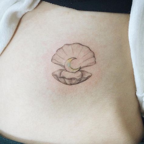 : Moon Shell #tattoo #tattooistdoy #tattooworkers #tattooistartmagazine… Sternum Shell Tattoo, Clam Shell And Pearl Tattoo, Moon Shell Tattoo, Shell Small Tattoo, Shell Tattoo Placement, Pearl Tattoo, Seashell Tattoos, Shell Tattoos, Skin Paint