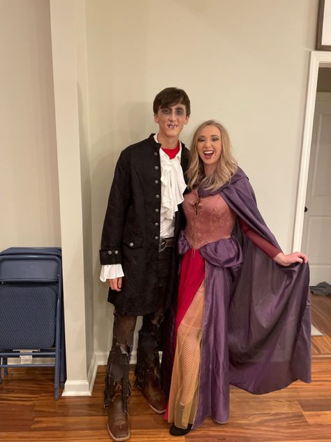 Hocus Pocus idea costumes for halloween Couples costume ideas Sarah Sanderson And Billy Butcherson, Sarah Sanderson And Billy Costume, Billy Hocus Pocus, Hocus Pocus Costume Diy, Halloween Couples Costume Ideas, Hocus Pocus Halloween Costumes, Couples Costume Ideas, Halloween Couples Costume, Hocus Pocus Costume