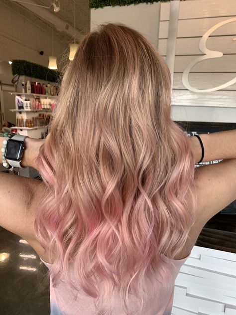 Pink Hair Streaks, Pink Hair Highlights, Pink Ombre Hair, Light Pink Hair, Pink Blonde Hair, Hair Color Streaks, Hair Streaks, Dirty Blonde Hair, Hair Done