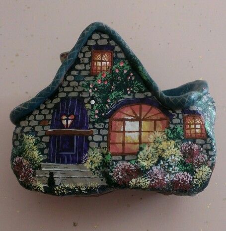 Shaped House, Art Coquillage, Rock And Pebbles, Rock Painting Patterns, Soyut Sanat Tabloları, Fairy Garden Houses, House On The Rock, Paint Rock, Rock Painting Designs