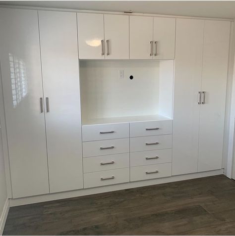 Wardrobe With Tv Unit, Bedroom Wardrobe Design, Bedroom Built In Wardrobe, Bedroom Cupboard, Unit Design, Bedroom Cupboard Designs, Wardrobe Interior Design, Closet Layout, Bedroom Cabinets