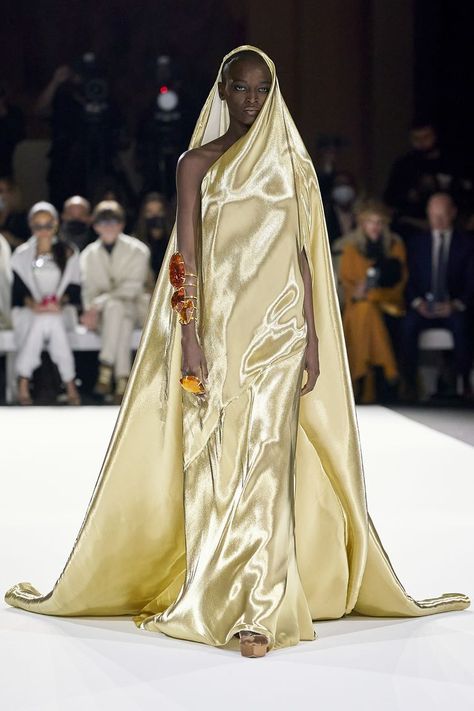 The Best Dresses From Paris Haute Couture Fashion Week SS22 Dune Outfit, Flamboyant Dramatic, Arabian Kaftan, Samudra Manthan, Brown Summer Dress, Stephane Rolland Couture, Brown Dresses Casual, Summer Dress Aesthetic, Julie Vino Wedding Dress