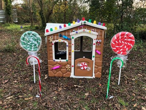 Diy Outdoor Gingerbread House, Gingerbread House Outdoor, Outdoor Gingerbread House, Christmas Decor Gingerbread, Diy Gingerbread House, Ginger Bread House Diy, Diy Gingerbread, Gingerbread Diy, Gingerbread Christmas Decor